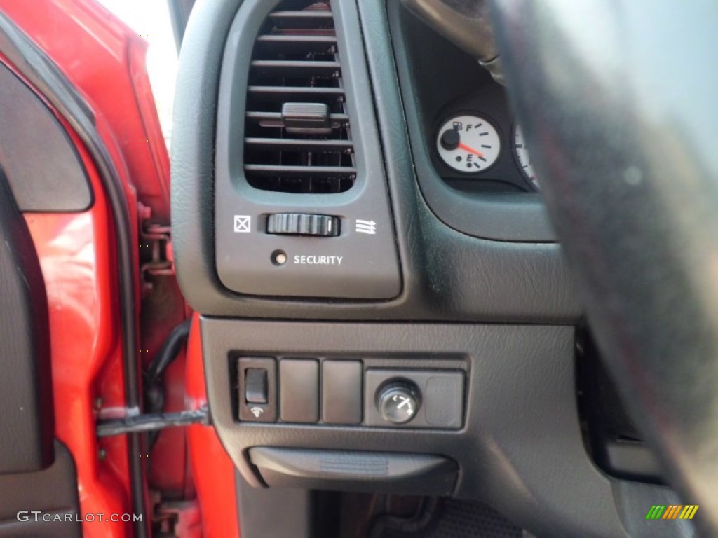 2001 Pathfinder SE 4x4 - Crimson Blaze Red / Charcoal photo #64