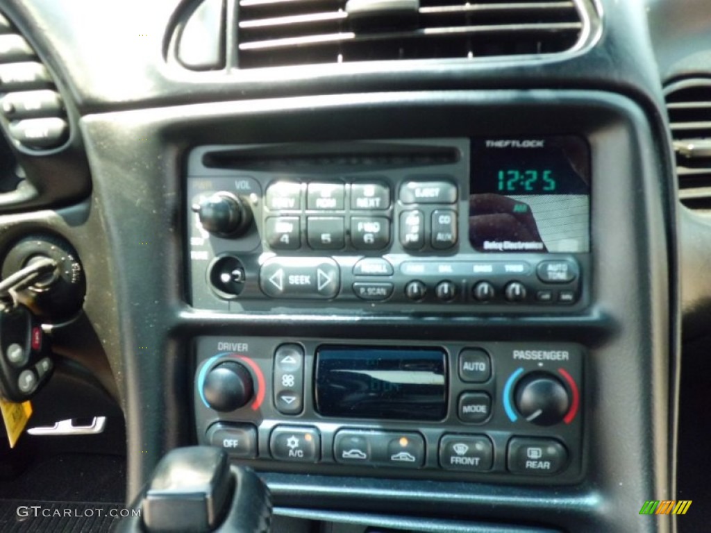 2004 Chevrolet Corvette Coupe Controls Photo #66989737