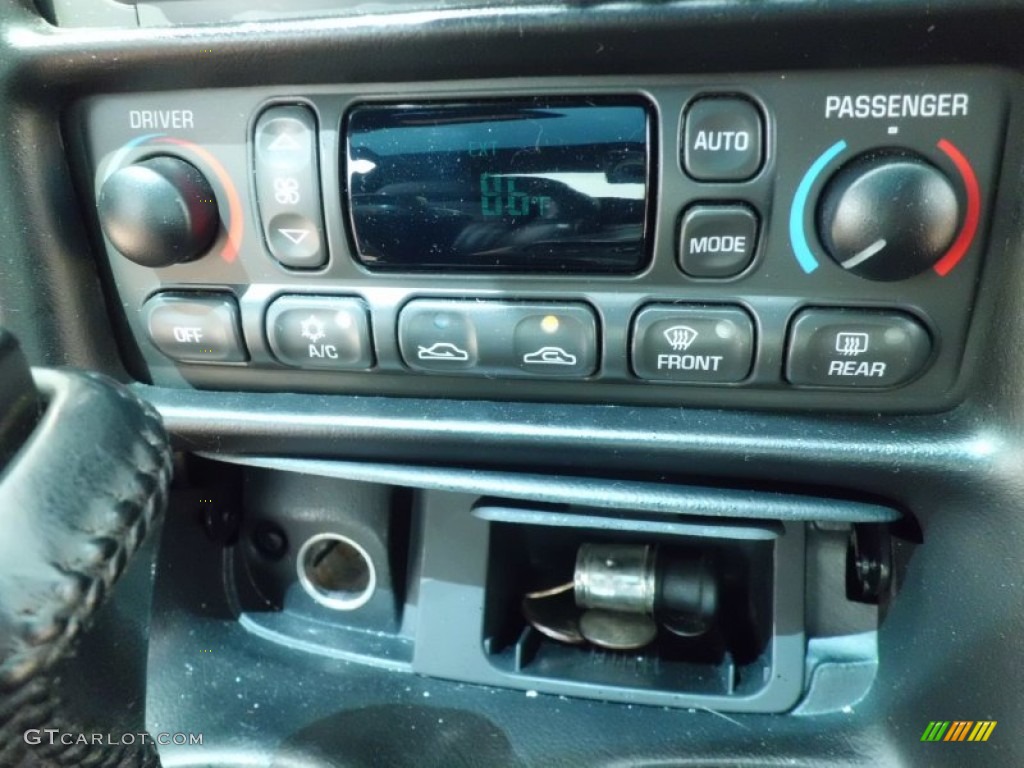 2004 Chevrolet Corvette Coupe Controls Photo #66989746