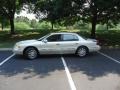 2002 White Pearescent Tri-Coat Lincoln Continental   photo #4