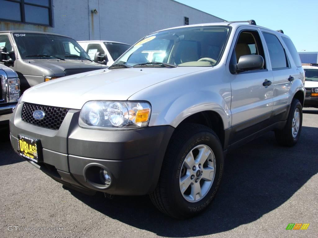 2006 Escape XLT V6 4WD - Silver Metallic / Medium/Dark Pebble photo #1