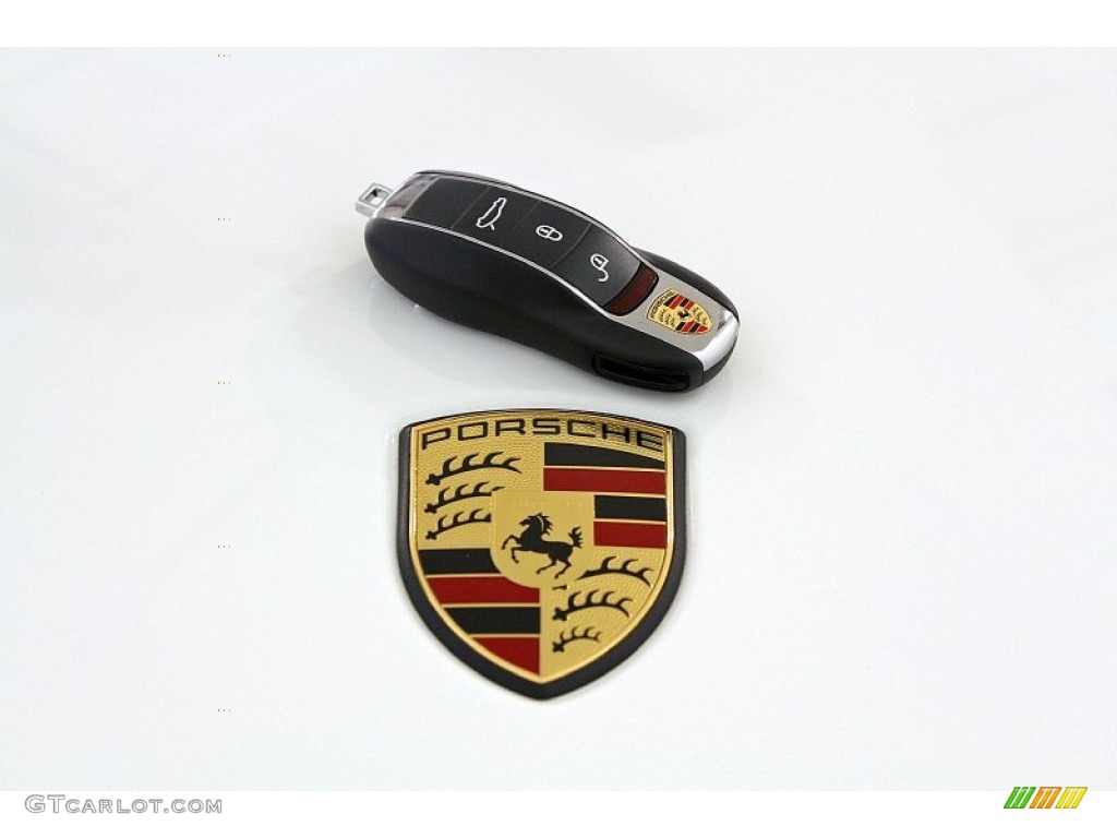 2012 Porsche Panamera 4 Keys Photos