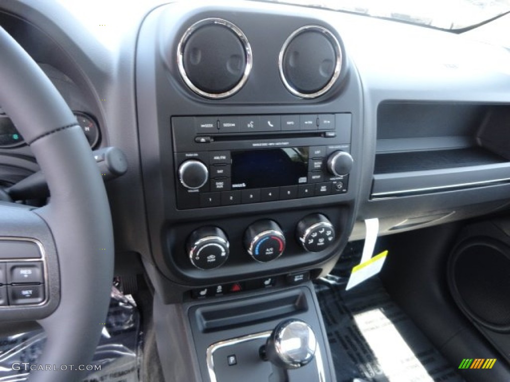 2012 Jeep Patriot Altitude Controls Photo #67010365