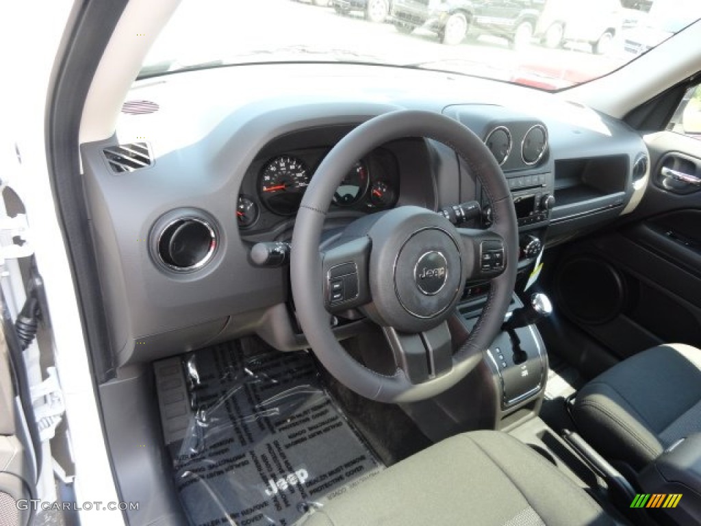 2012 Patriot Altitude - Bright White / Dark Slate Gray photo #11