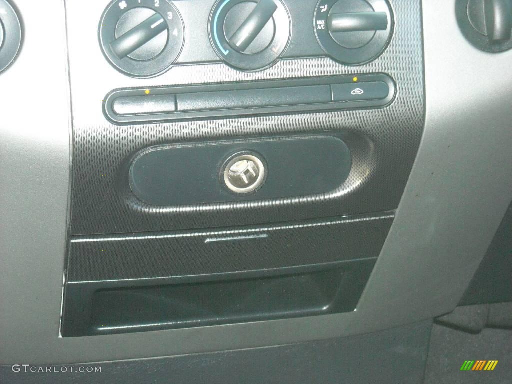 2006 F150 FX4 SuperCrew 4x4 - Oxford White / Black/Medium Flint photo #30