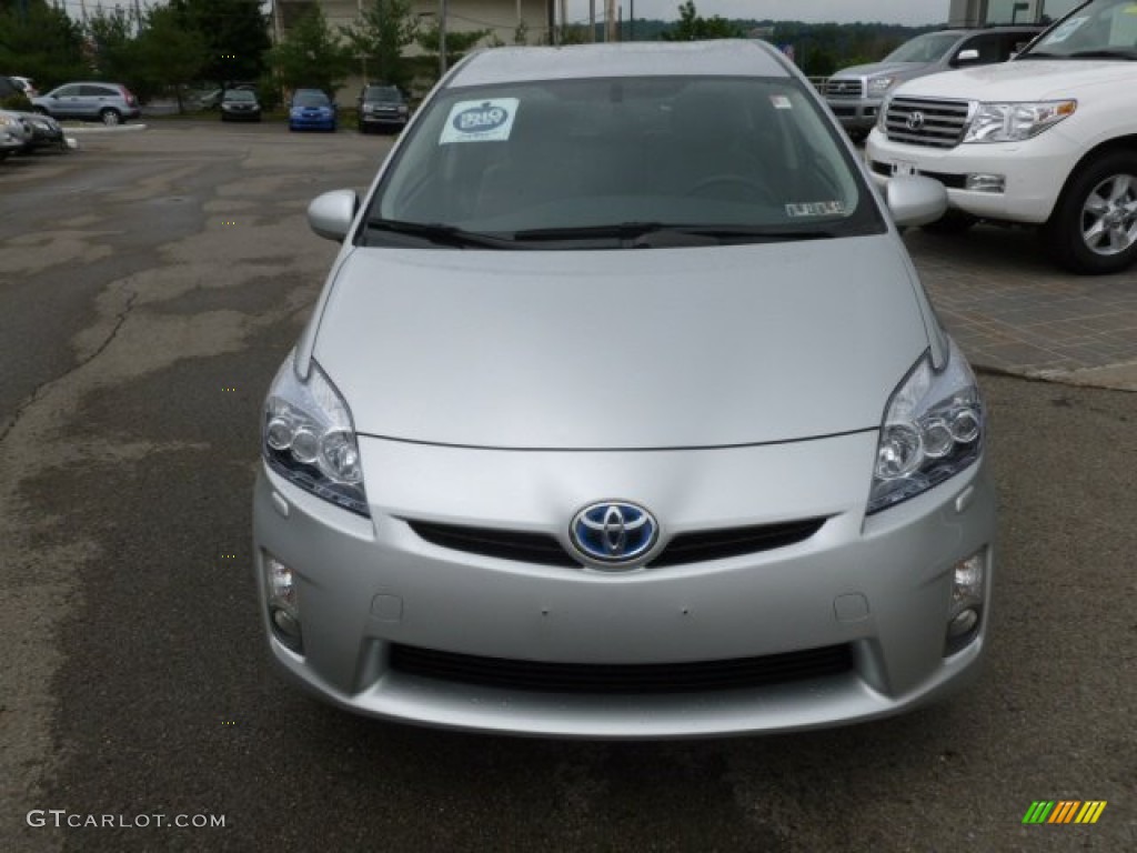 2010 Prius Hybrid V - Classic Silver Metallic / Dark Gray photo #2