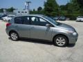 Magnetic Gray Metallic - Versa 1.8 S Hatchback Photo No. 5