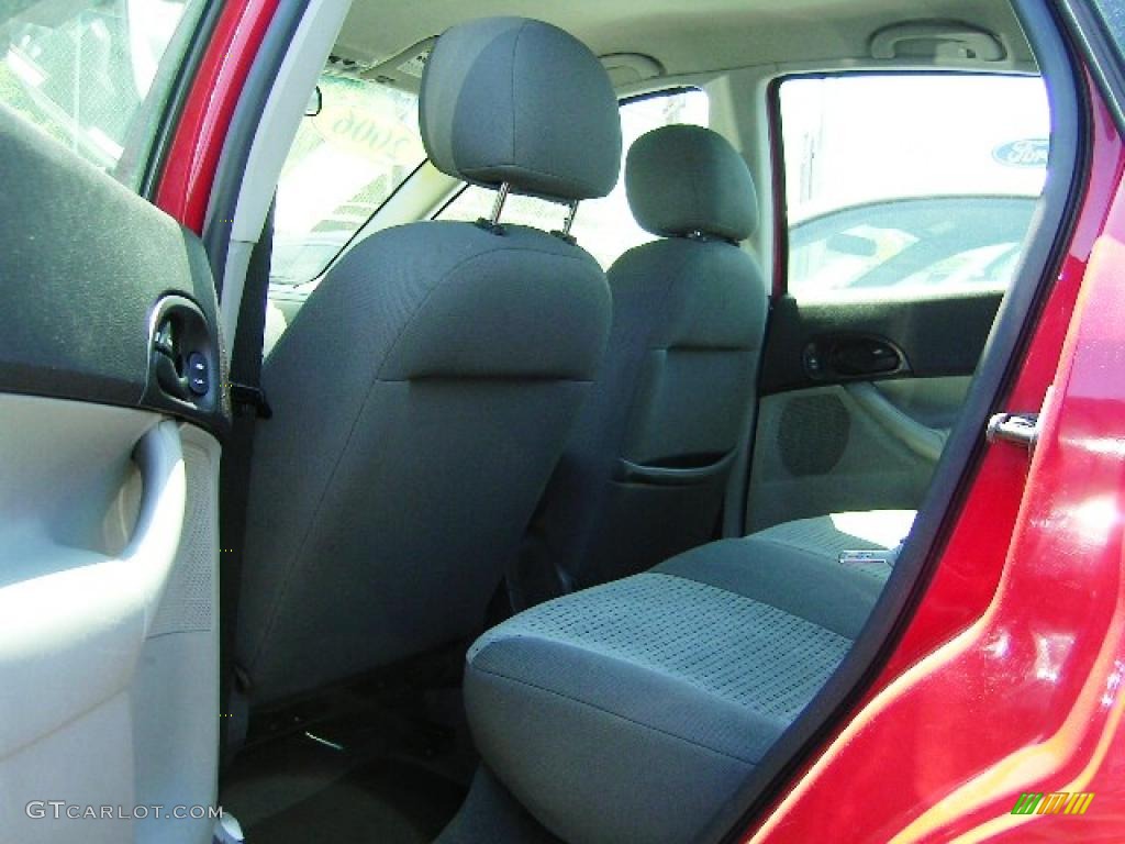 2006 Focus ZX4 SE Sedan - Infra-Red / Dark Flint/Light Flint photo #14