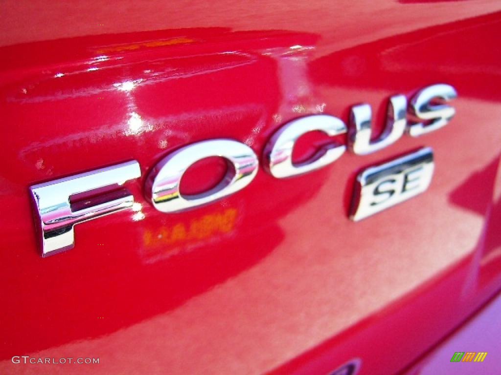 2006 Focus ZX4 SE Sedan - Infra-Red / Dark Flint/Light Flint photo #16