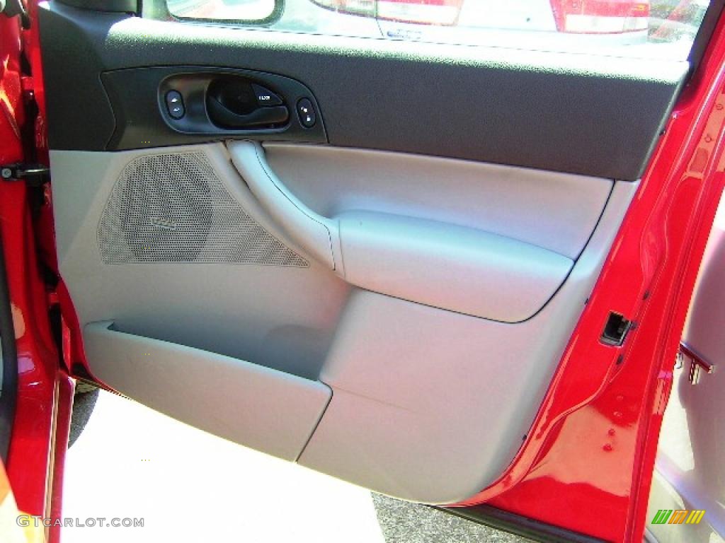 2006 Focus ZX4 SE Sedan - Infra-Red / Dark Flint/Light Flint photo #22