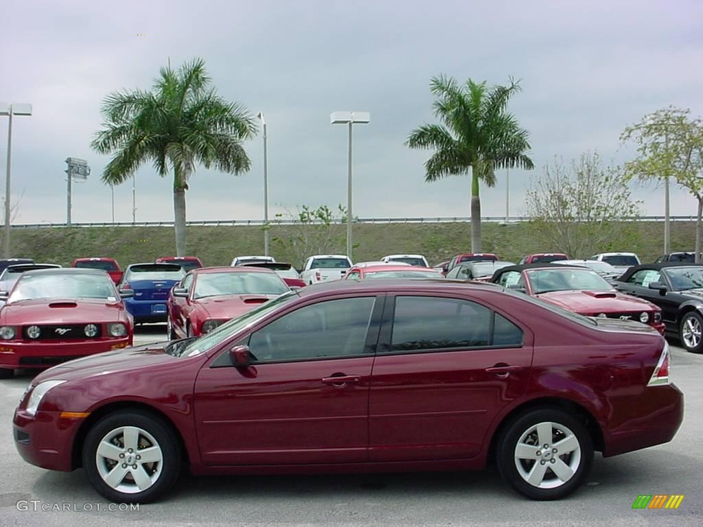 2006 Fusion SE V6 - Merlot Metallic / Camel photo #6