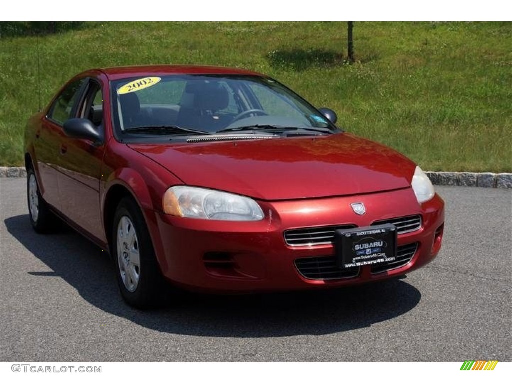 2002 Stratus SE Sedan - Inferno Red Pearl / Dark Slate Gray photo #1