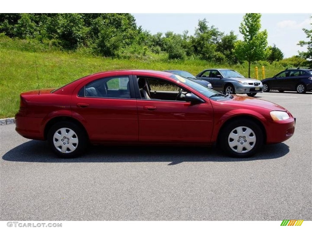 2002 Stratus SE Sedan - Inferno Red Pearl / Dark Slate Gray photo #5