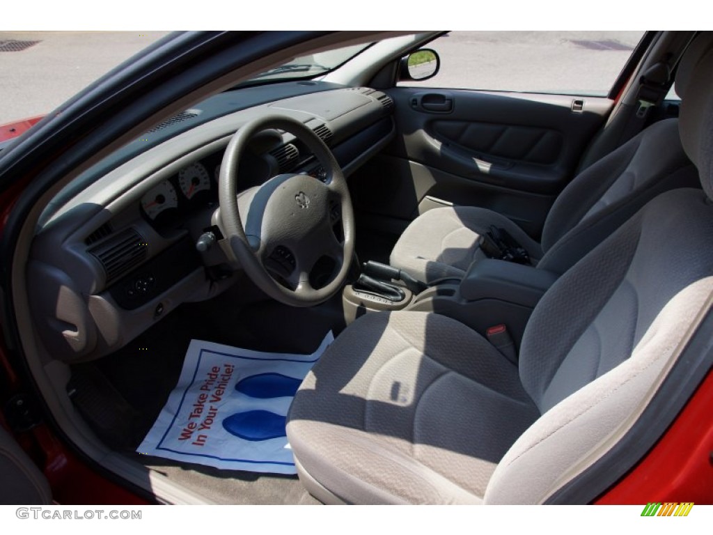 2002 Stratus SE Sedan - Inferno Red Pearl / Dark Slate Gray photo #12