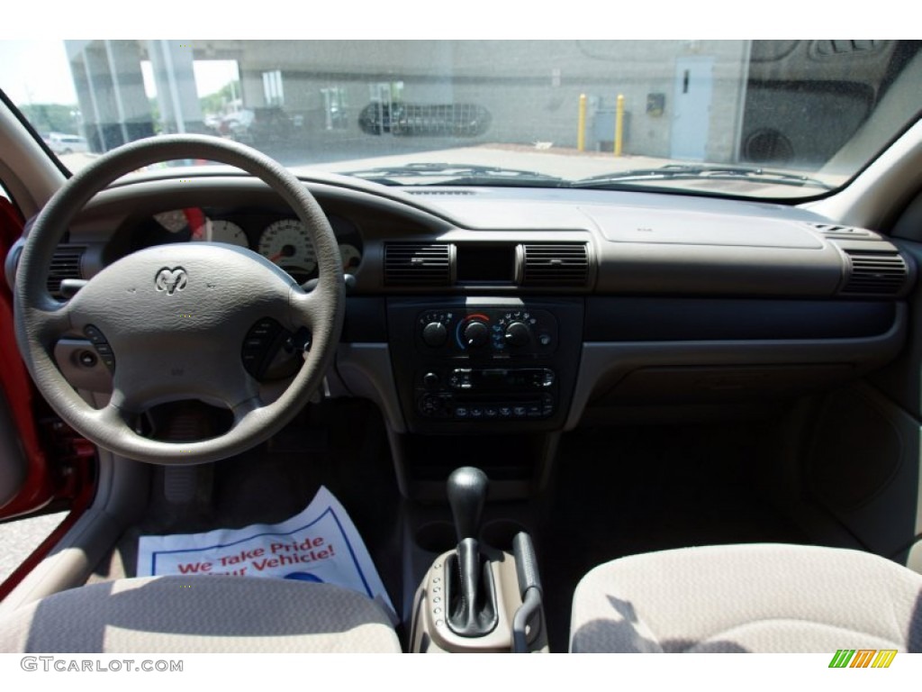 2002 Stratus SE Sedan - Inferno Red Pearl / Dark Slate Gray photo #15