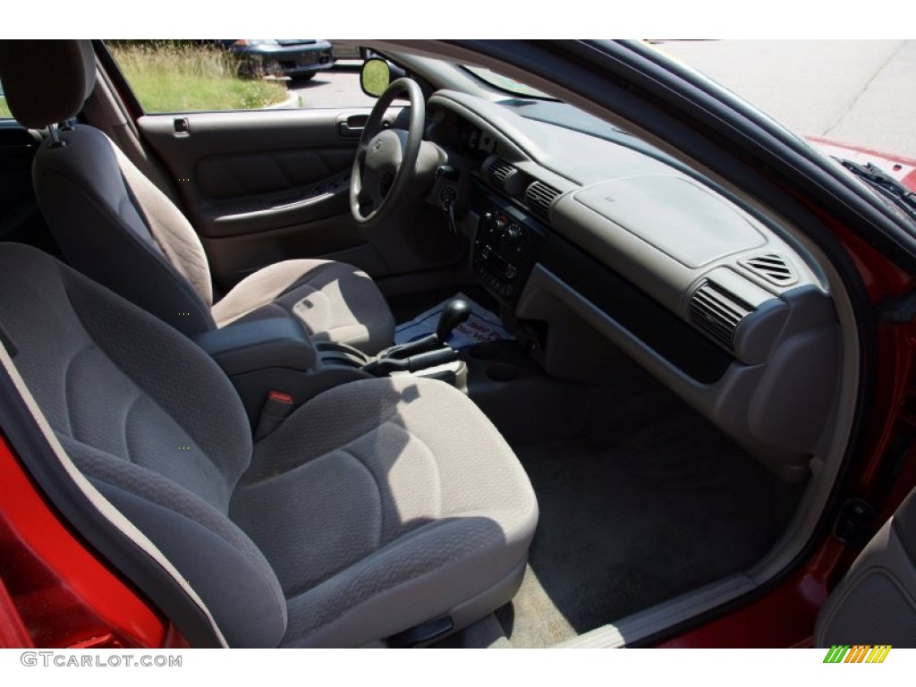 2002 Stratus SE Sedan - Inferno Red Pearl / Dark Slate Gray photo #23