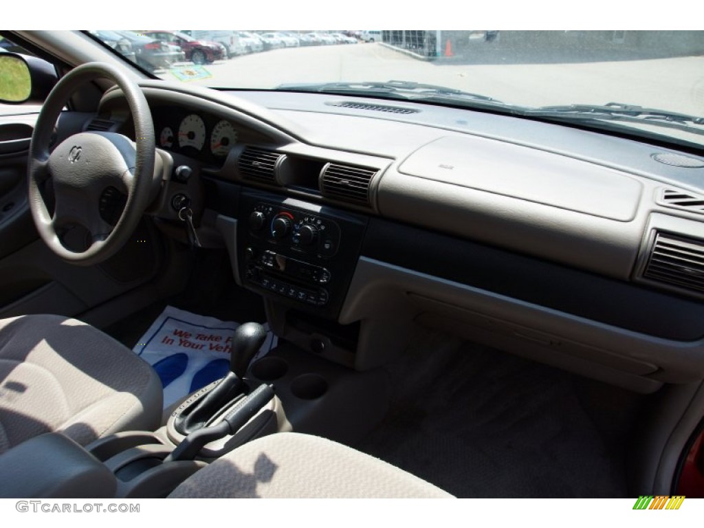 2002 Stratus SE Sedan - Inferno Red Pearl / Dark Slate Gray photo #26