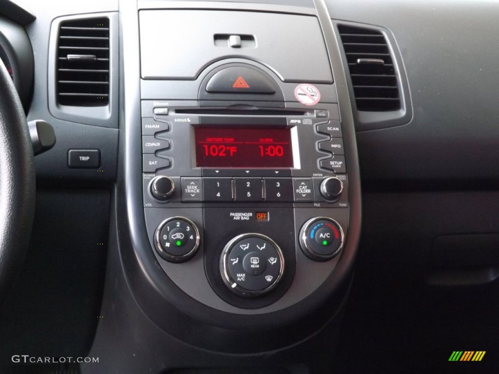 2011 Kia Soul + Controls Photo #67025541