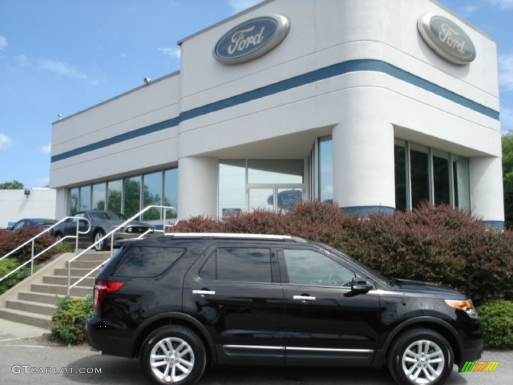 Black Ford Explorer