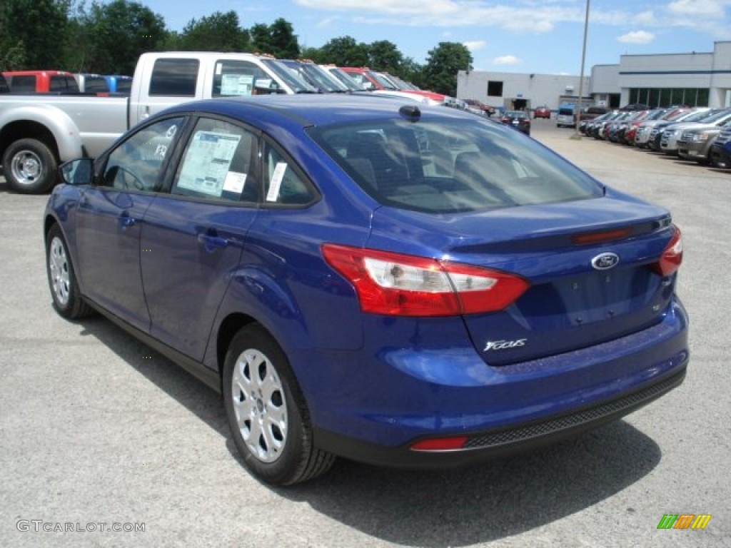 2012 Focus SE Sedan - Sonic Blue Metallic / Charcoal Black photo #6