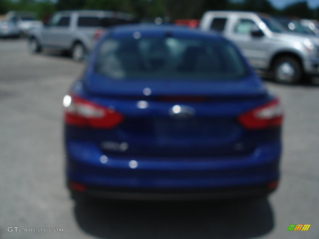 2012 Focus SE Sedan - Sonic Blue Metallic / Charcoal Black photo #7