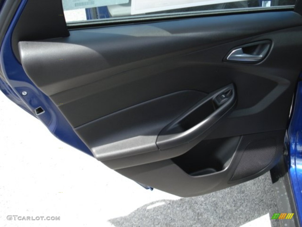 2012 Focus SE Sedan - Sonic Blue Metallic / Charcoal Black photo #14