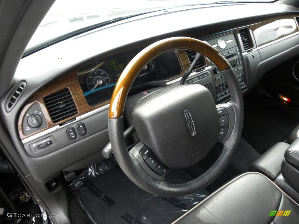 Black Interior 2007 Lincoln Town Car Designer Photo #67029153