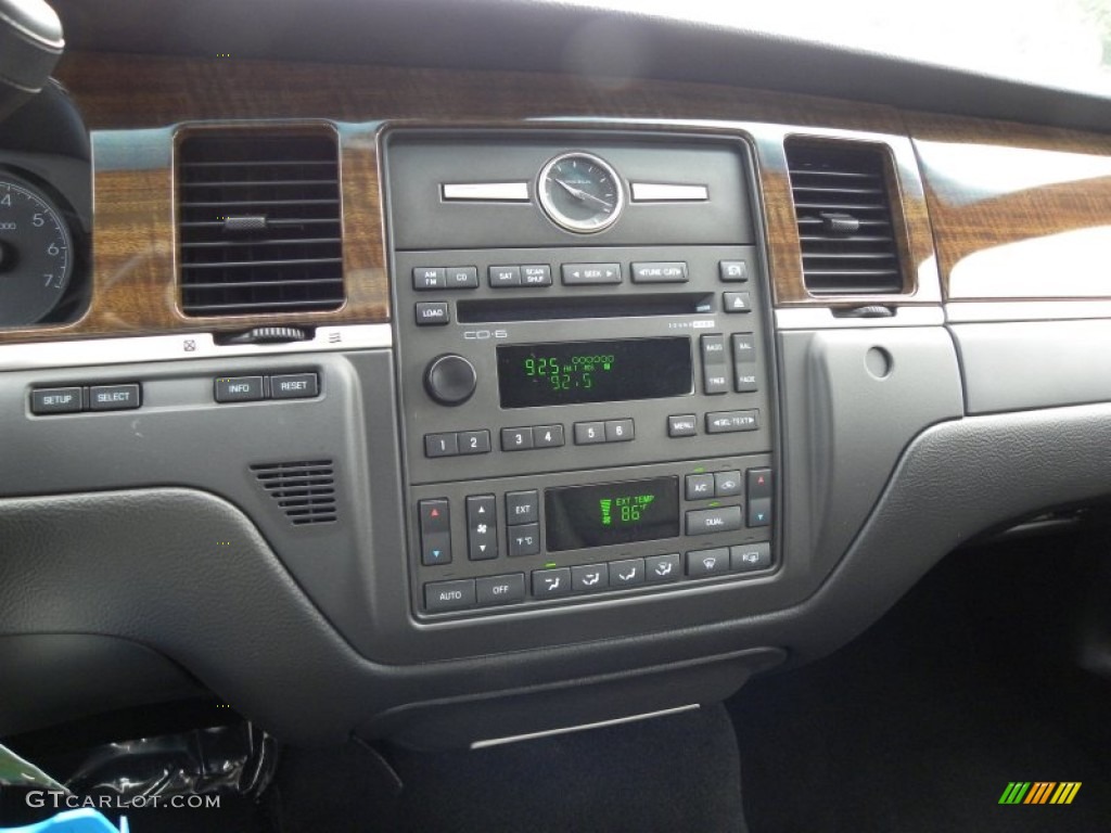 2007 Lincoln Town Car Designer Controls Photo #67029312