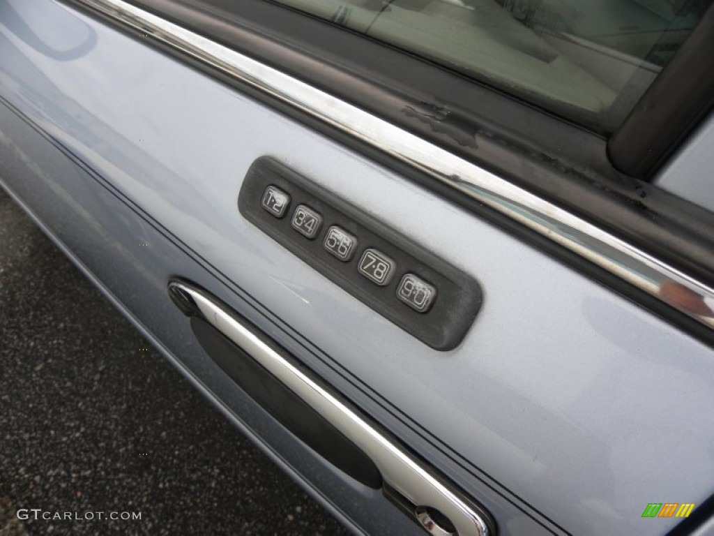 2006 Crown Victoria LX - Light Ice Blue Metallic / Medium Light Stone photo #3