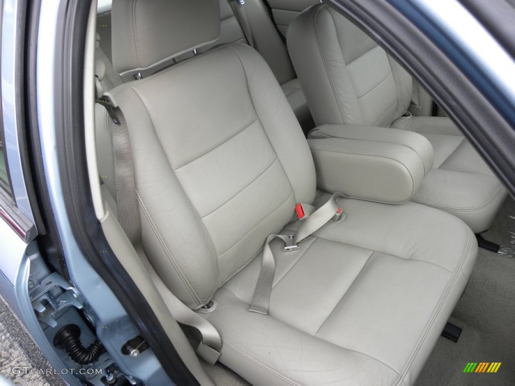 2006 Crown Victoria LX - Light Ice Blue Metallic / Medium Light Stone photo #9