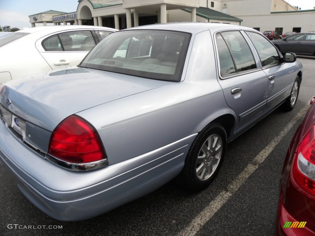 2006 Crown Victoria LX - Light Ice Blue Metallic / Medium Light Stone photo #13