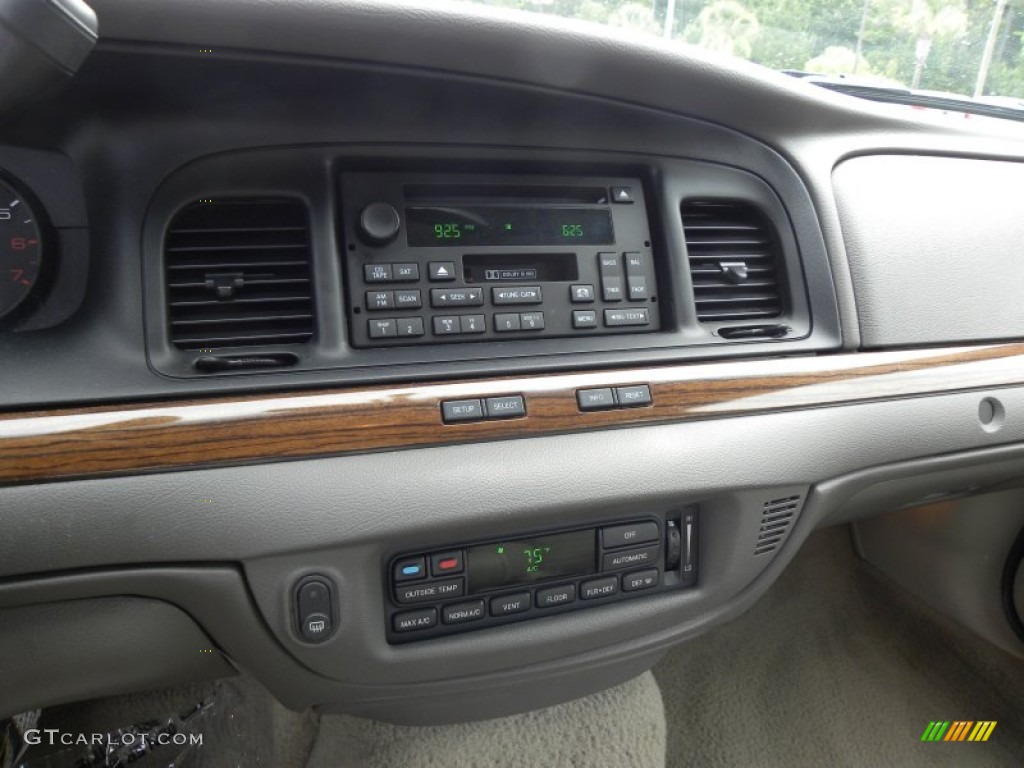 2006 Crown Victoria LX - Light Ice Blue Metallic / Medium Light Stone photo #19