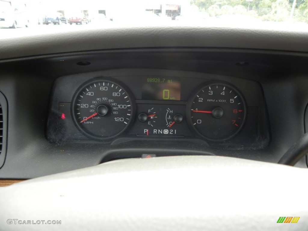 2006 Crown Victoria LX - Light Ice Blue Metallic / Medium Light Stone photo #21