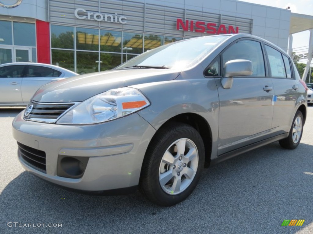 2012 Versa 1.8 S Hatchback - Magnetic Gray Metallic / Charcoal photo #1