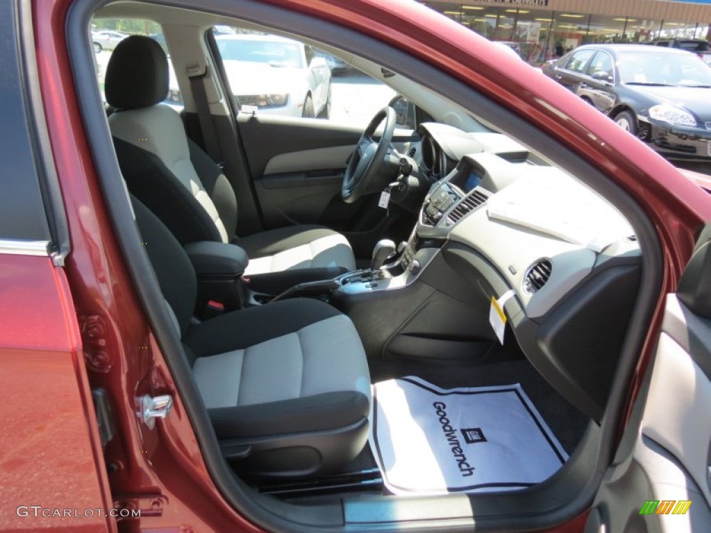 2012 Cruze LS - Autumn Red Metallic / Jet Black/Medium Titanium photo #11