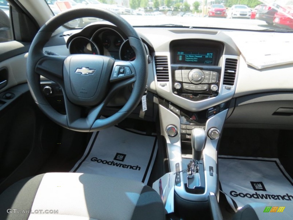 2012 Cruze LS - Autumn Red Metallic / Jet Black/Medium Titanium photo #12