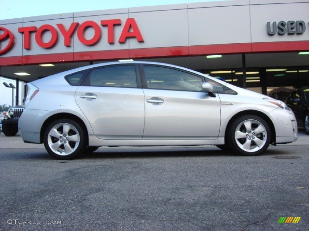 2010 Prius Hybrid V - Classic Silver Metallic / Dark Gray photo #2