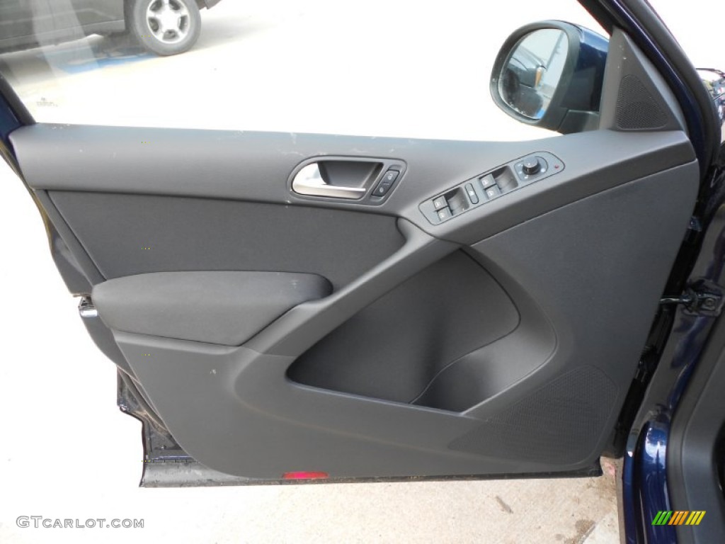 2012 Volkswagen Tiguan S Black Door Panel Photo #67039719