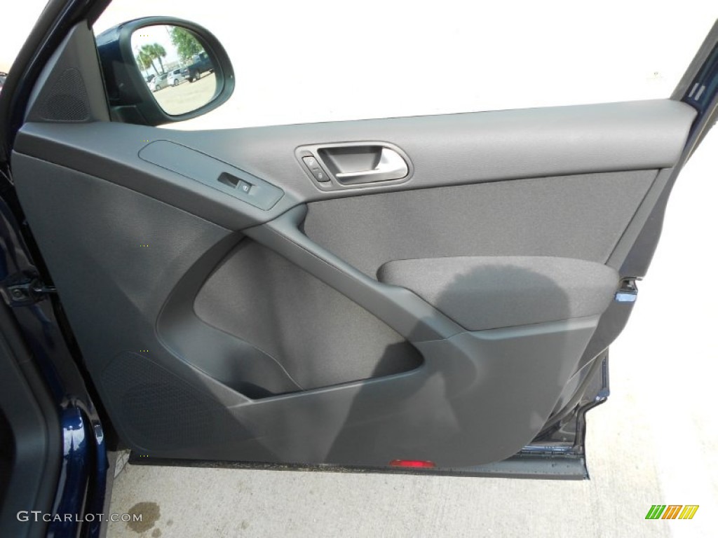 2012 Volkswagen Tiguan S Door Panel Photos