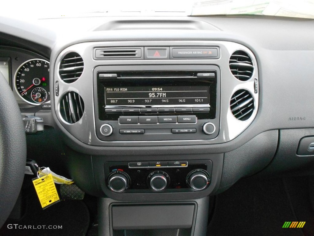 2012 Volkswagen Tiguan S Controls Photo #67039788