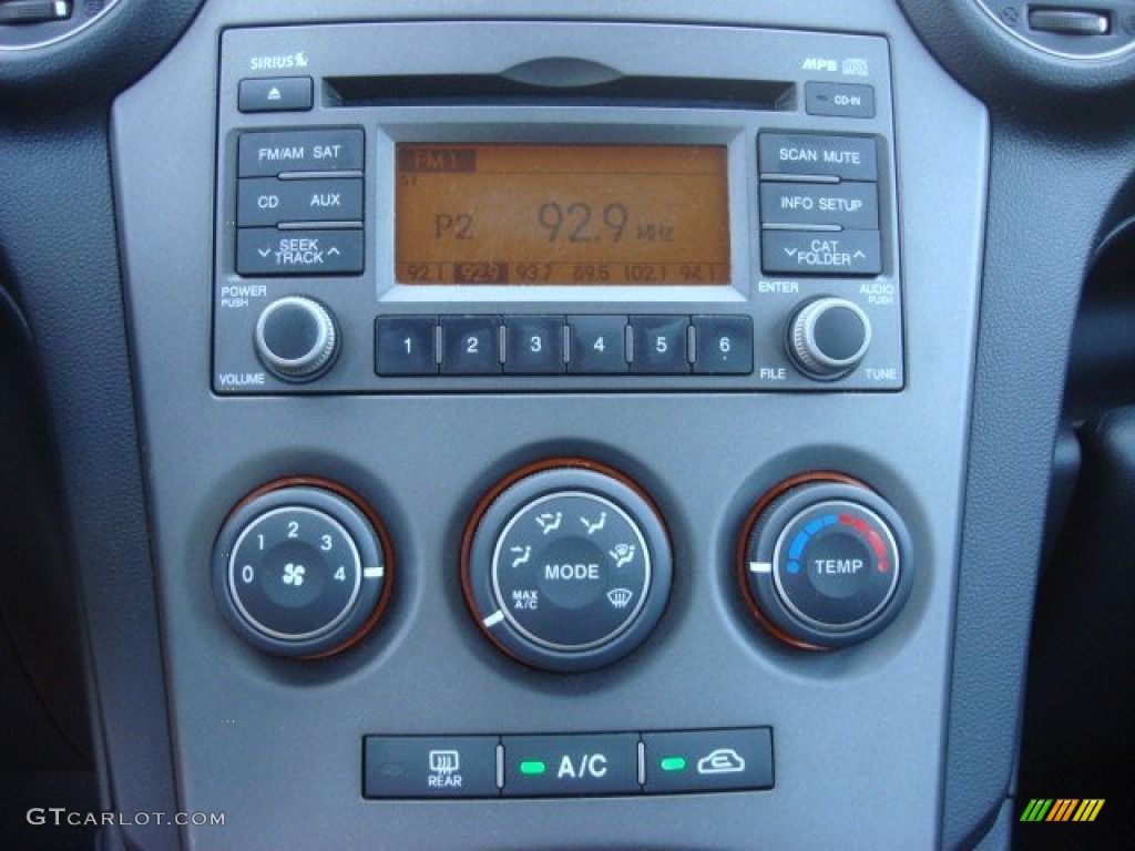 2009 Kia Rondo LX Controls Photo #67043262