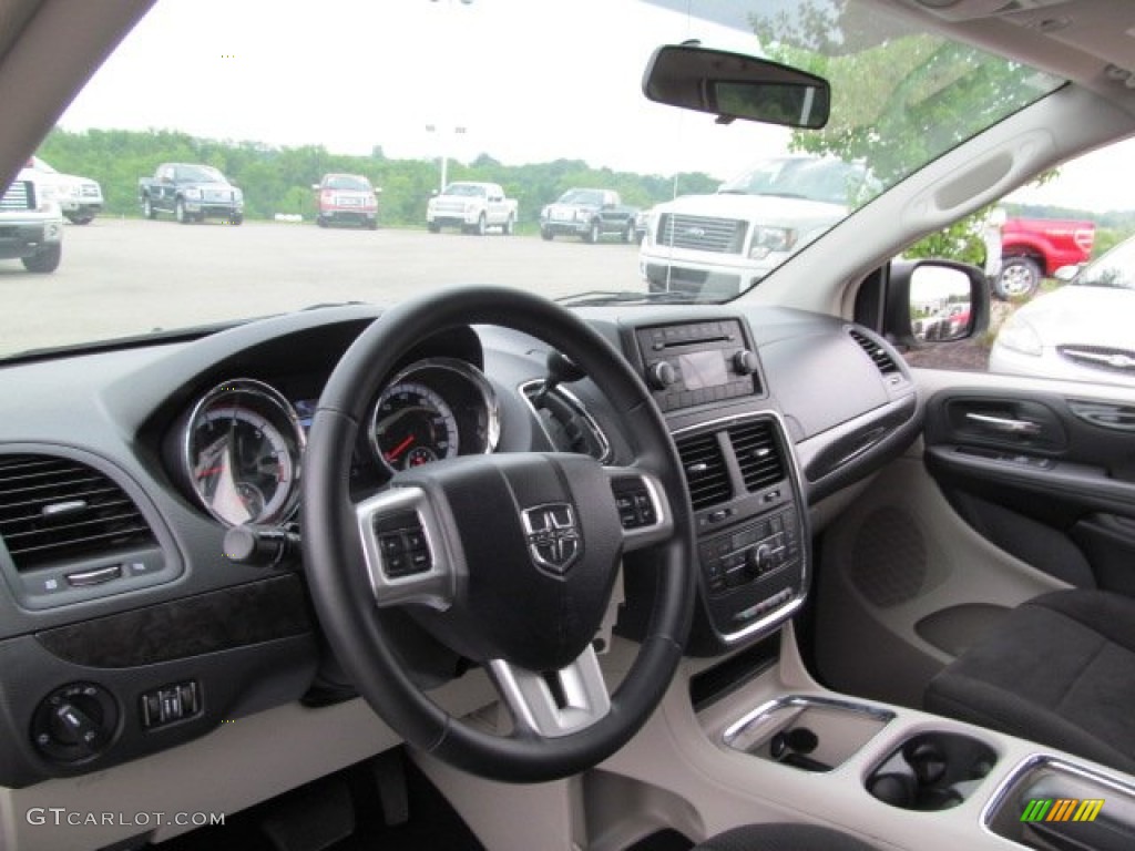 2012 Grand Caravan Crew - Stone White / Black/Light Graystone photo #12