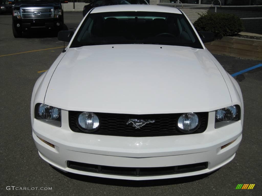 2007 Mustang GT Premium Coupe - Performance White / Dark Charcoal photo #2