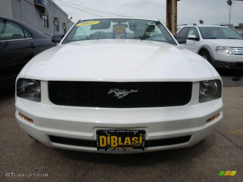 2007 Mustang V6 Deluxe Convertible - Performance White / Light Graphite photo #2