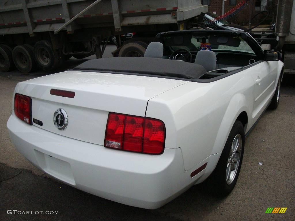 2007 Mustang V6 Deluxe Convertible - Performance White / Light Graphite photo #5