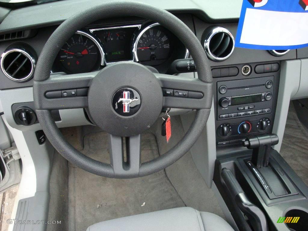 2007 Mustang V6 Deluxe Convertible - Performance White / Light Graphite photo #11