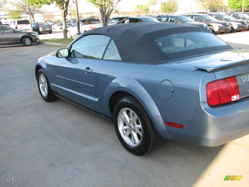 2007 Mustang V6 Premium Convertible - Windveil Blue Metallic / Light Graphite photo #3