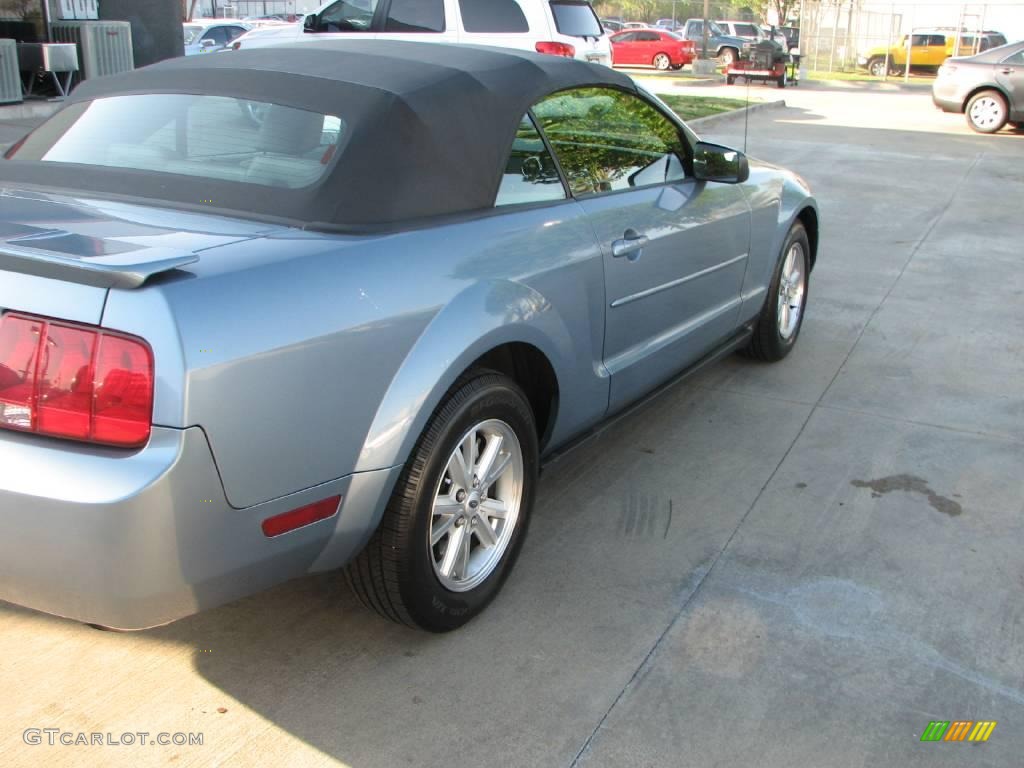 2007 Mustang V6 Premium Convertible - Windveil Blue Metallic / Light Graphite photo #5