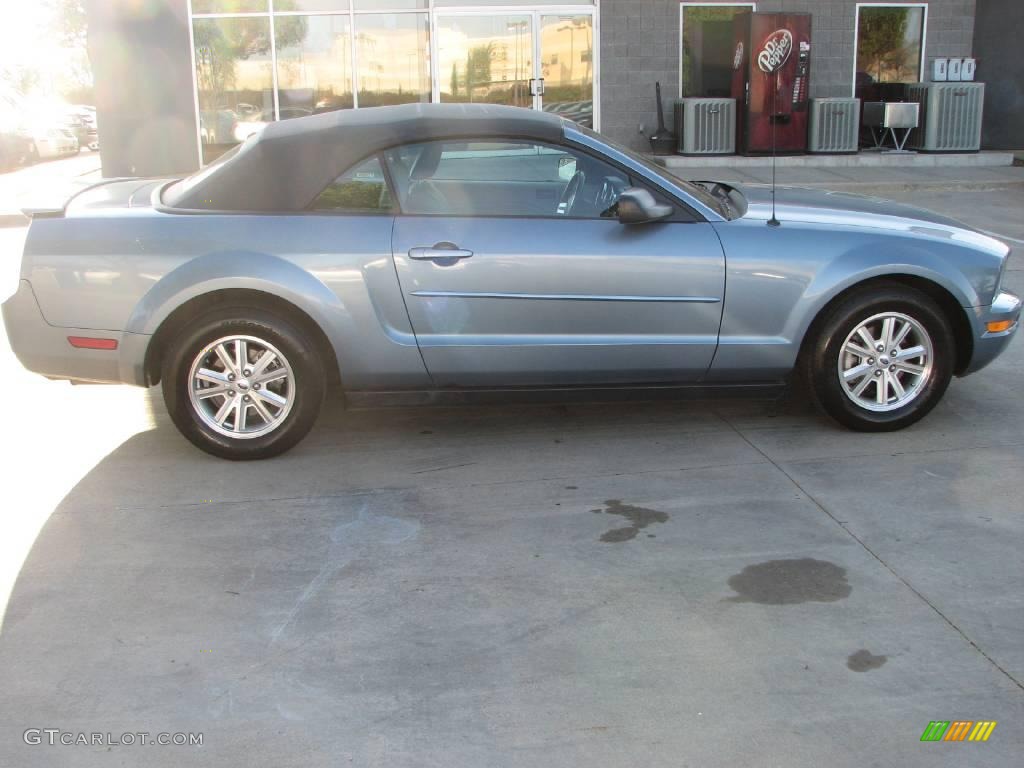 2007 Mustang V6 Premium Convertible - Windveil Blue Metallic / Light Graphite photo #6