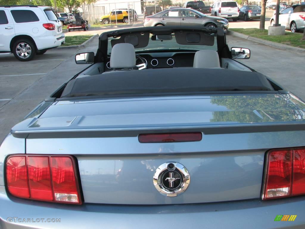 2007 Mustang V6 Premium Convertible - Windveil Blue Metallic / Light Graphite photo #10
